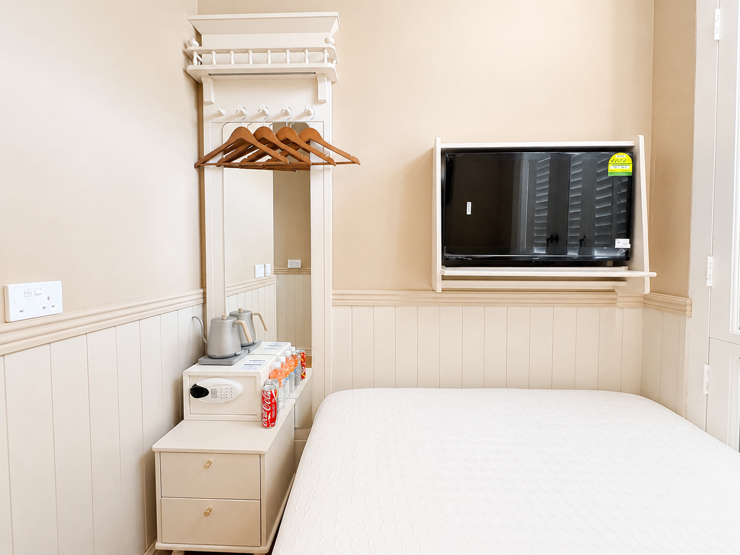 Our Rooms c39bbef9 11e2 421d 8f35 1f0ccb44171c